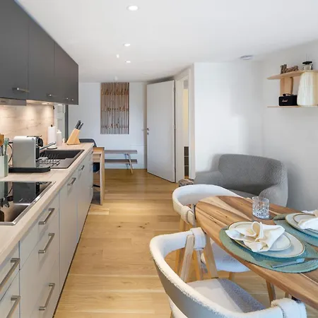 Modernes Mit Balkon Und Parkplatz, Naehe *