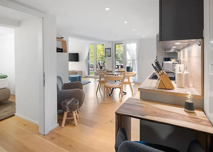 公寓 Modernes Mit Balkon Und Parkplatz, Naehe