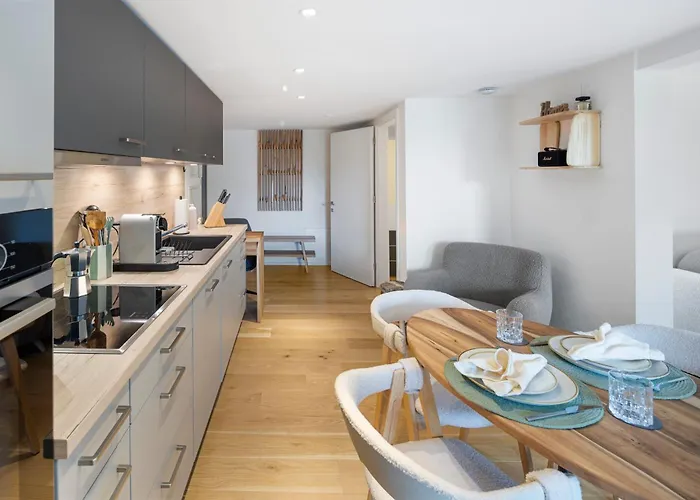 Modernes Mit Balkon Und Parkplatz, Naehe *