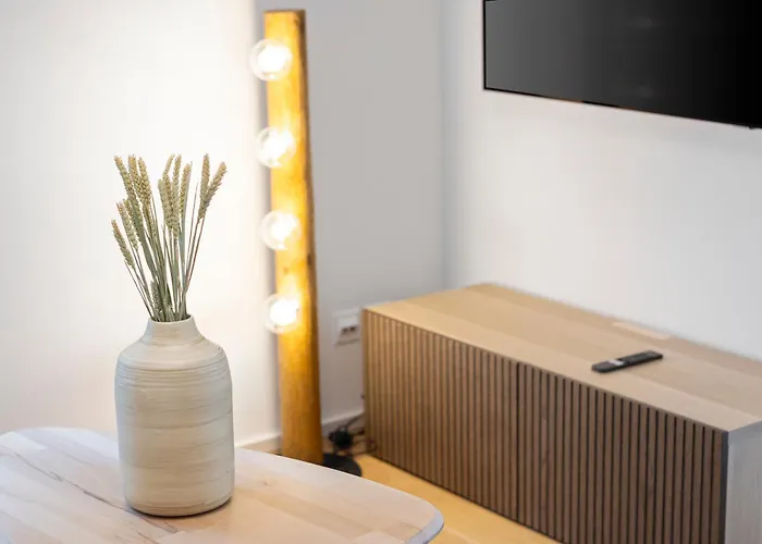 公寓 Modernes Mit Balkon Und Parkplatz, Naehe