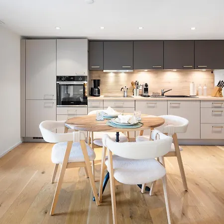 Modernes Mit Balkon Und Parkplatz, Nähe