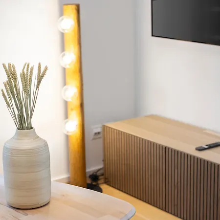 Apartment Modernes Mit Balkon Und Parkplatz, Nähe