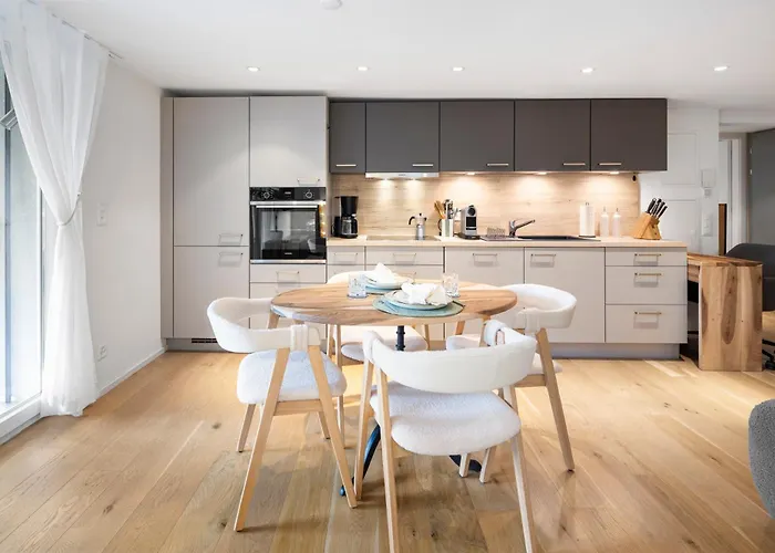 Modernes Mit Balkon Und Parkplatz, Naehe